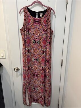Sleeveless Paisley Maxi Dress in Multi Color & Black